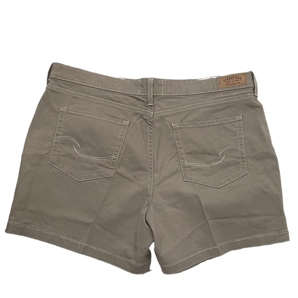 Levis Signature Totally Slimming Brown Denim Dark Khaki Shorts Women’s 16‎ - Picture 2 of 7
